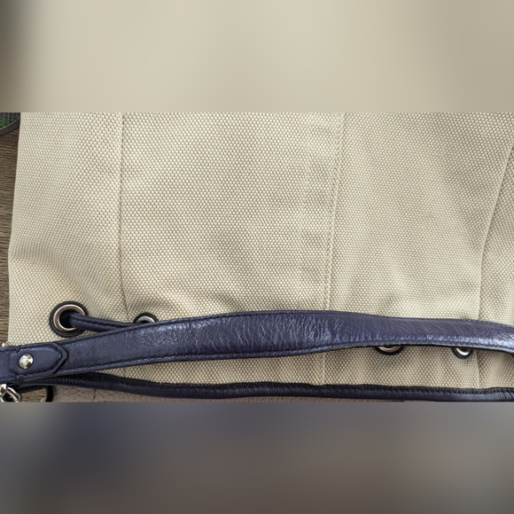 COACH BUCKET CREAM/NAVY LEATHER TRIM HOBO BAG. - Picture 9 of 16